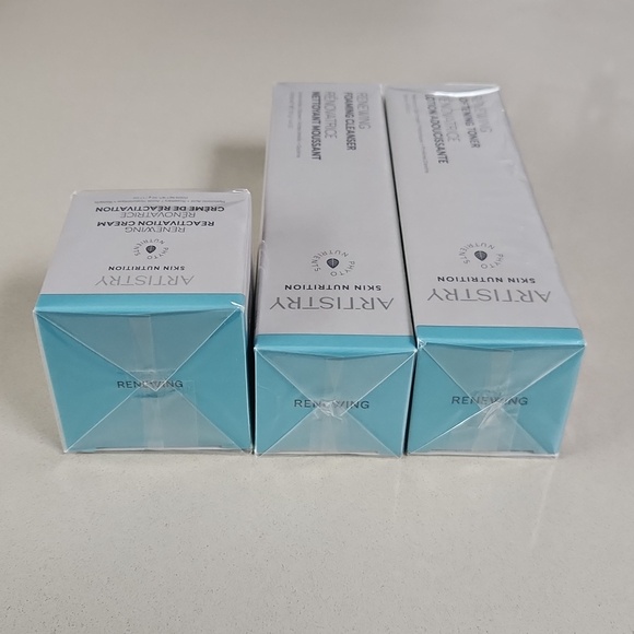 Artistry Renewing Skincare System - NEW - Picture 5 of 5